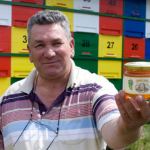 Man met ‘ongeneeslijke’ kanker genezen door honing en kruiden