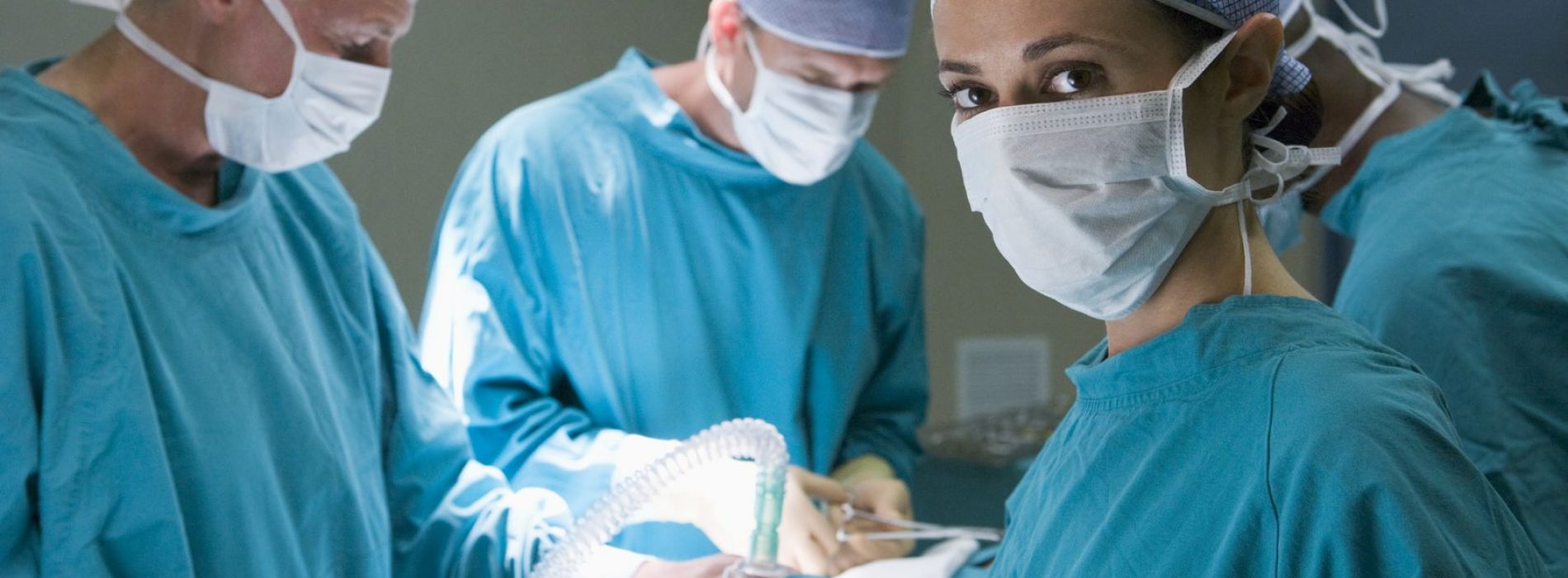 Hoe meer topchirurgen afwezig zijn, hoe minder mensen er sterven