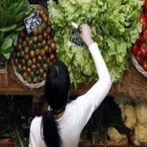 VIDEO: Ze zitten op onze bespoten groenten, ze zijn risicovol en de overheid doet er niets tegen