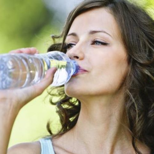 Onderzoek: het effect van water drinken voor de maaltijd