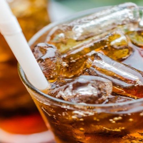 Wat één glas cola direct met je lichaam doet