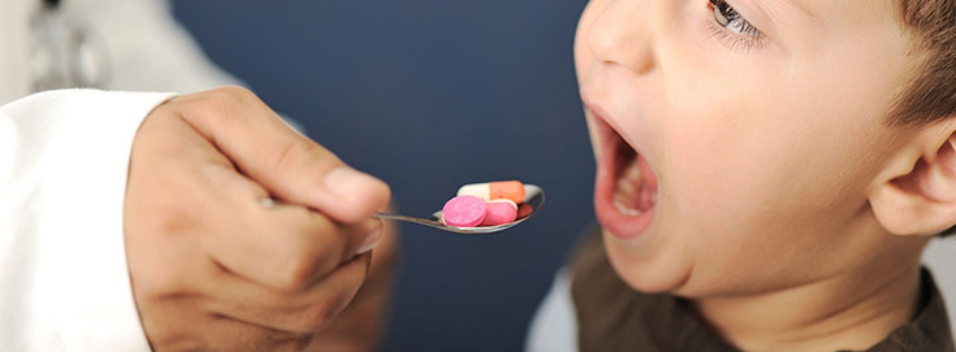 Kinderarts geeft toe dat ADHD ‘verzonnen’ is, maar schrijft toch pillen voor