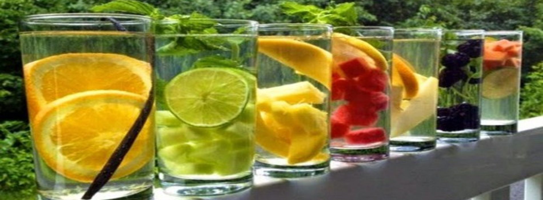13 manieren om uw drinkwater interessanter te maken!