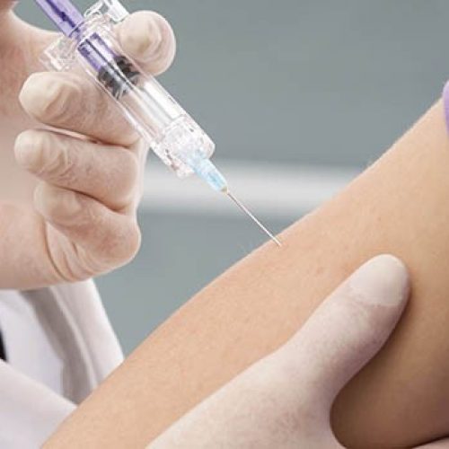 ‘HPV-nachtmerrie’: Bijna 150 Ierse meisjes ernstig ziek na vaccinatie tegen baarmoederhalskanker
