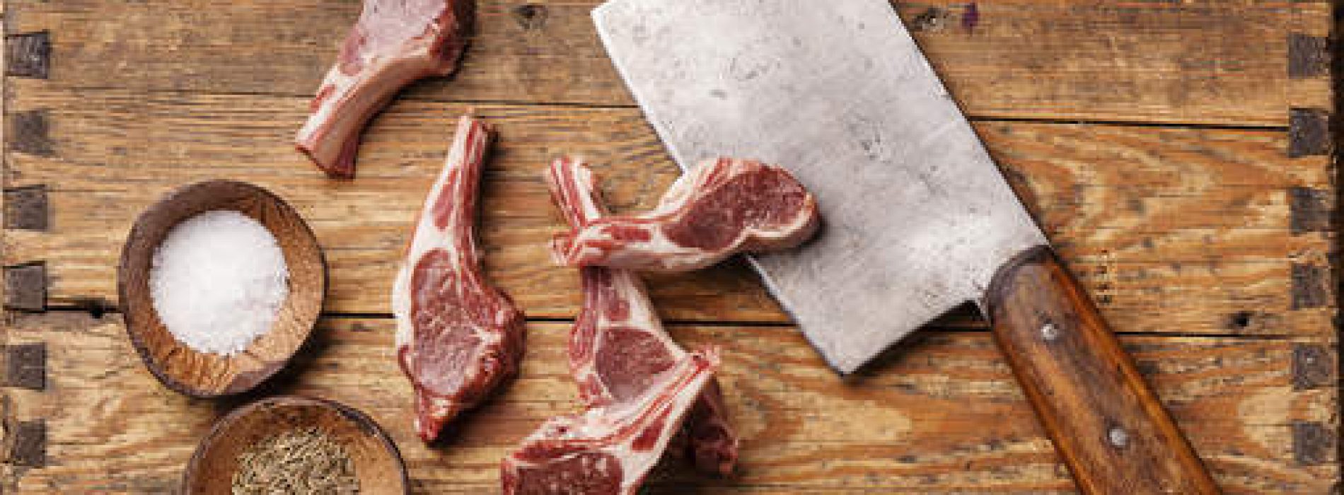 Gevaarlijker dan je denkt: je mes niet wassen na het snijden van rauw vlees