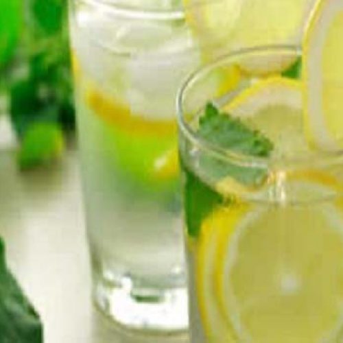 14 gezondheidsproblemen die verholpen worden door het drinken van citroen water.