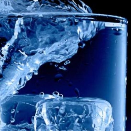 Waarom water met ijs niet goed voor je is…
