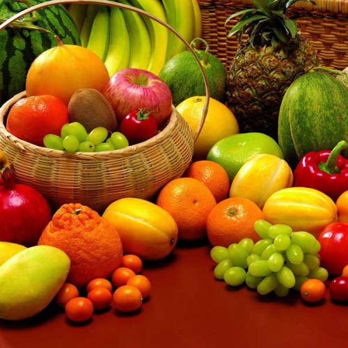 Het eten van fruit op een lege maag