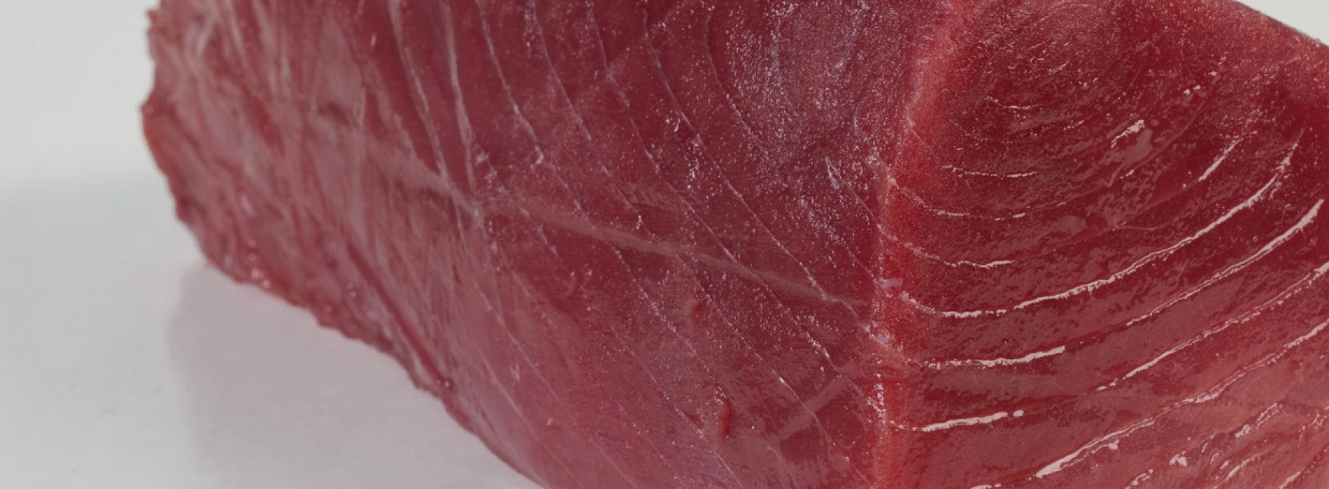 “Schandaal van formaat”: Oude, bedorven tonijn wordt gekleurd met gifgas om vers te ogen