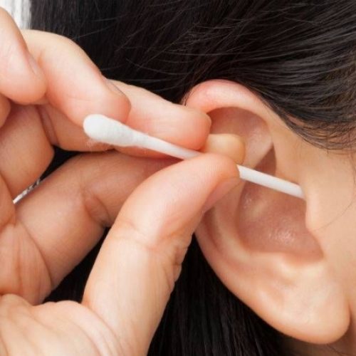 Zijn wattenstaafjes voor het oor gevaarlijk?