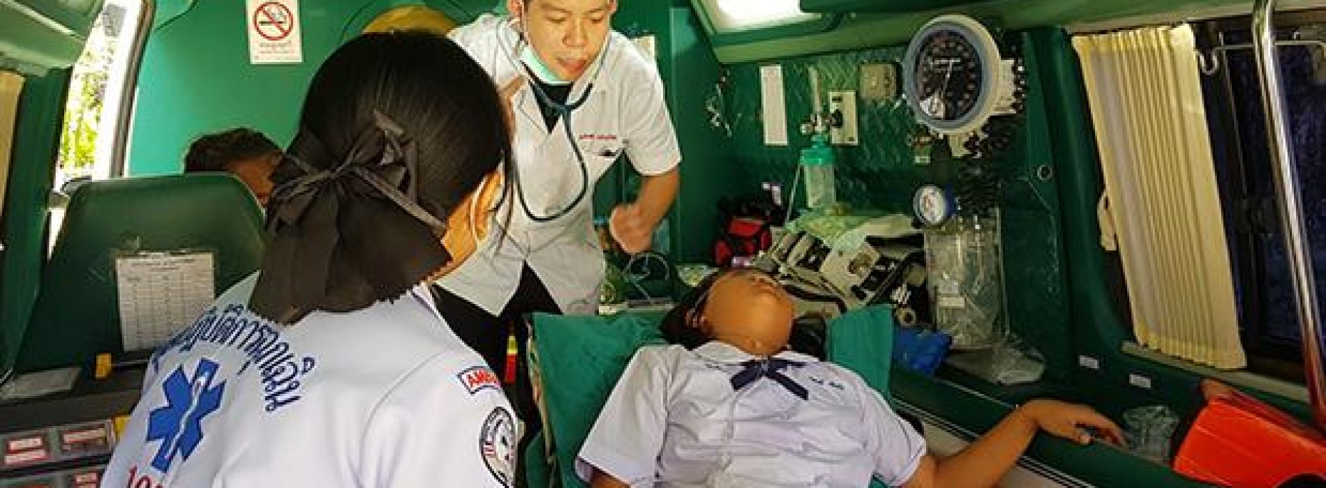 Thaise schoolmeisjes belanden in ziekenhuis na HPV-vaccin. Wanneer komt er een einde aan deze waanzin?