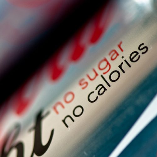 De vervanger van suiker in Cola Light is Aspartaam – DIT is wat het met je lichaam doet!