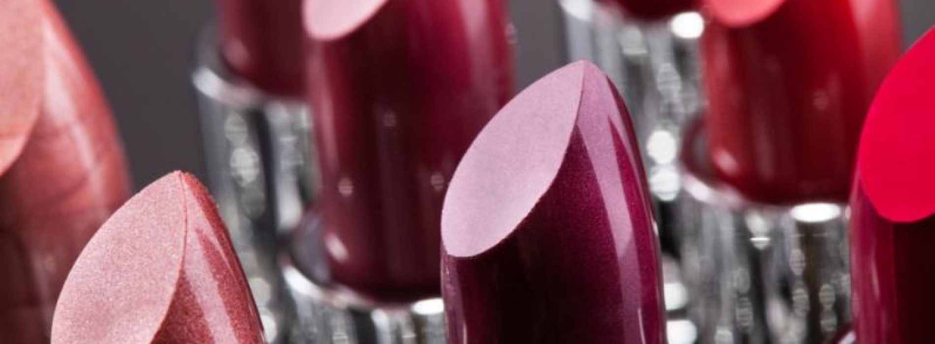 Let op: deze commerciële lipstickmerken bevatten chemicaliën en metalen die u ernstig kunnen schaden