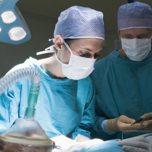 Hartchirurgie is twee keer zo riskant voor vrouwen; uitkomsten van aorta-chirurgie hebben een hoger risico op complicaties en beroertes dan mannen