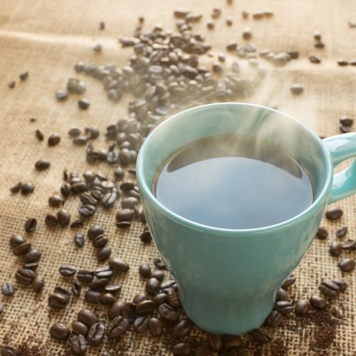 Nestle voert tests uit na het vinden van hoge niveaus van gevaarlijke onkruidverdelger in koffiebonen