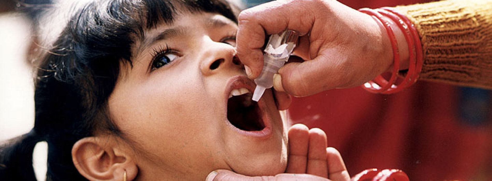 Als het poliovaccin echt een “wonderdoorbraak” was voor de volksgezondheid, waarom zorgt het er dan nog steeds voor dat mensen polio krijgen?