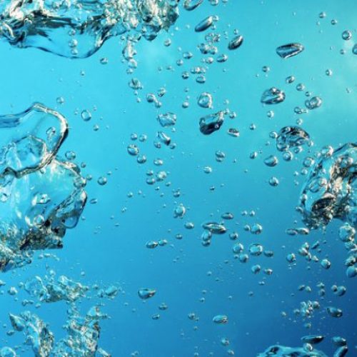 Siliciumrijk mineraalwater is een veilige, effectieve manier om aluminium uit uw lichaam te verwijderen