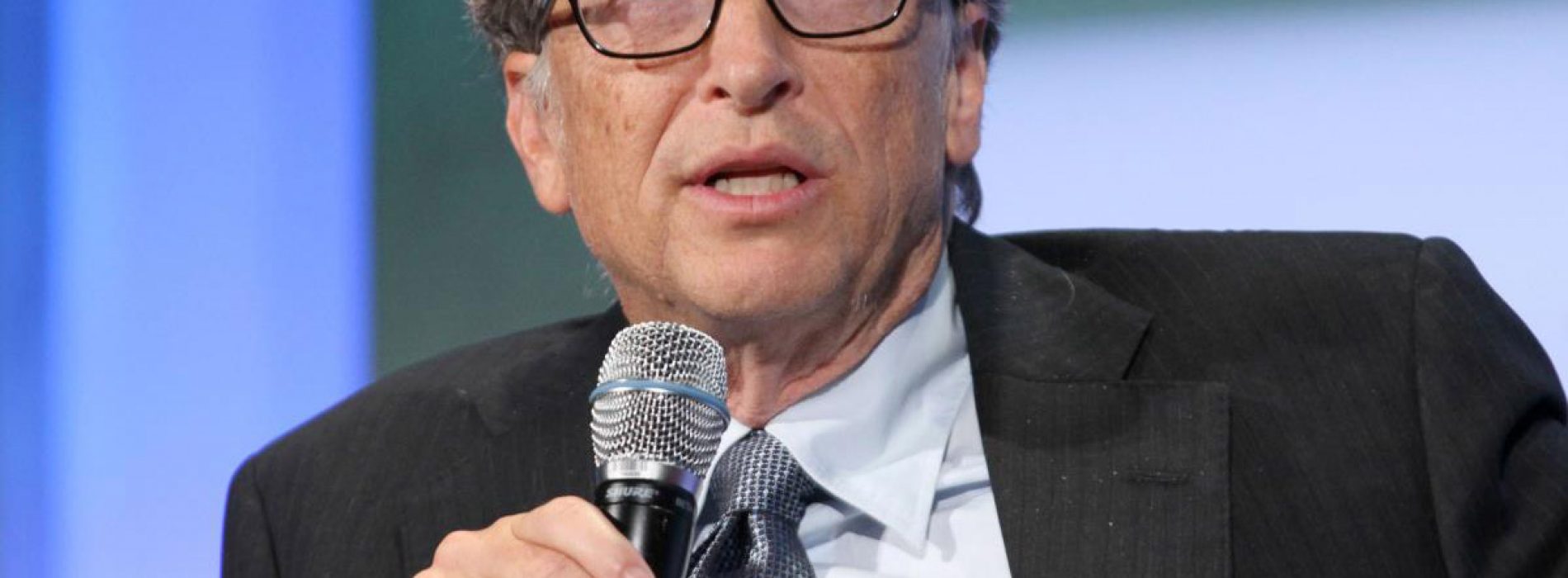 Bill Gates draait en kronkelt over coronavirusvaccins die bij testpatiënten universele bijwerkingen veroorzaken