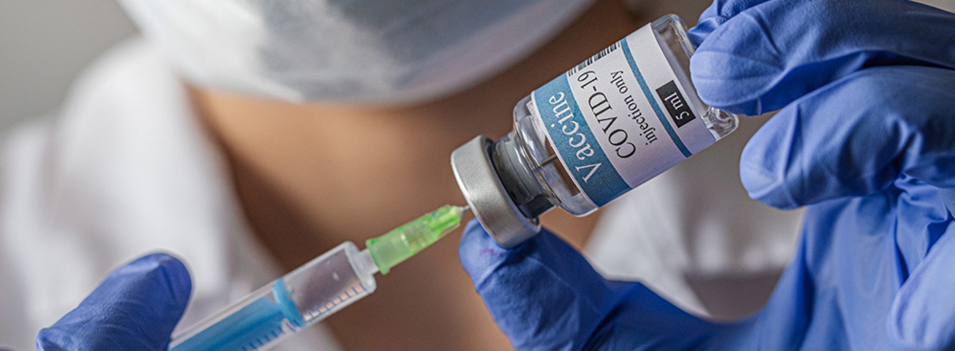 Vaccinfabrikant Pfizer begint alvast met de ‘anti-vaxxers’ te beschuldigen waarom hun vaccin het coronavirus niet stopt