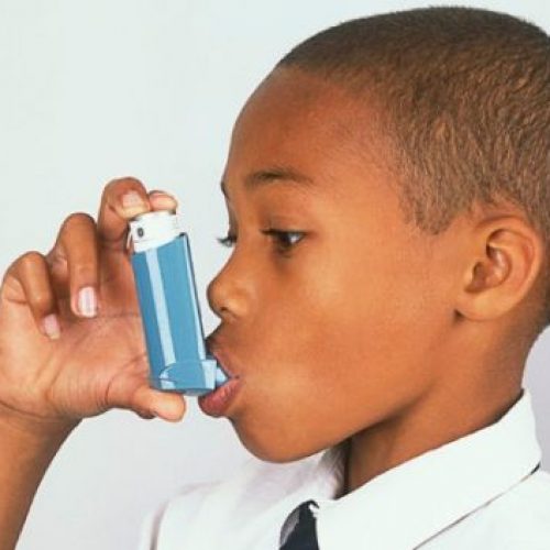 Astma bij kinderen WAARSCHUWING: Het eten van DIT voedsel brengt kinderen in gevaar, onthult NIEUWE studie