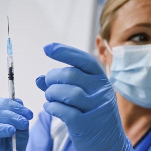 De WHO waarschuwt voor het toedienen van Moderna-coronavirusvaccin aan zwangere vrouwen