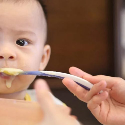 Rapport vindt gevaarlijke niveaus van arseen, lood, cadmium en kwik in veel populaire babyvoeding