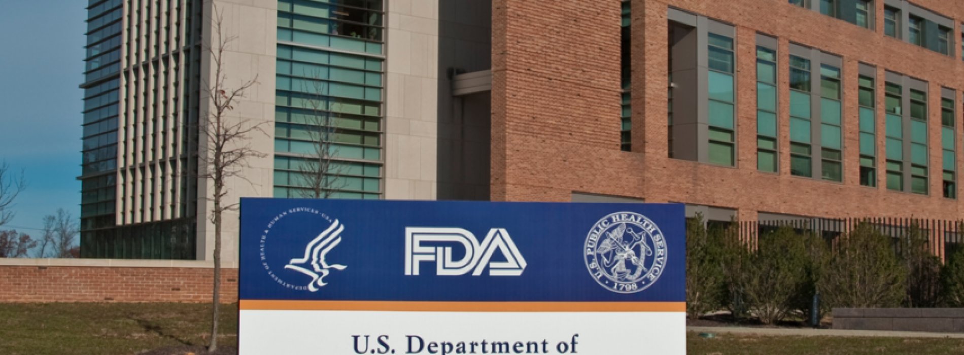 FDA laat geïnformeerde toestemming vallen na goedkeuring voor gebruik in noodgevallen van het J&J coronavirusvaccin, dat grootschalige veiligheidstests heeft overgeslagen