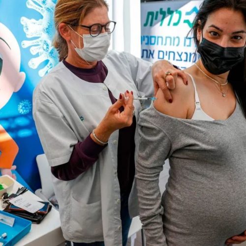Professor neemt ontslag uit het Israëlische COVID-vaccincomité vanwege het besluit om zwangere vrouwen te vaccineren