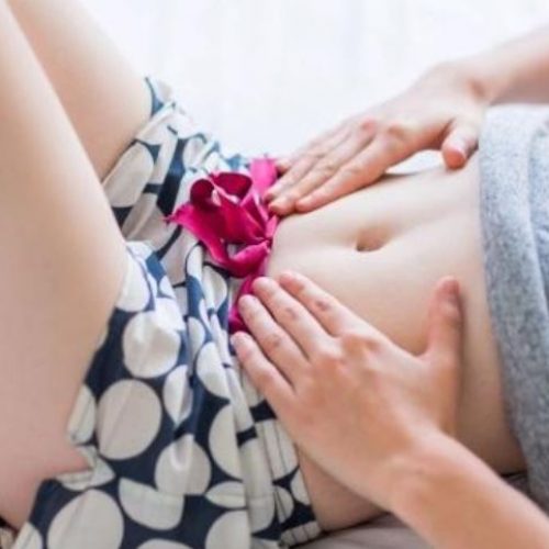 Duizenden vrouwen melden menstruatieproblemen die mogelijk verband houden met COVID-prikken
