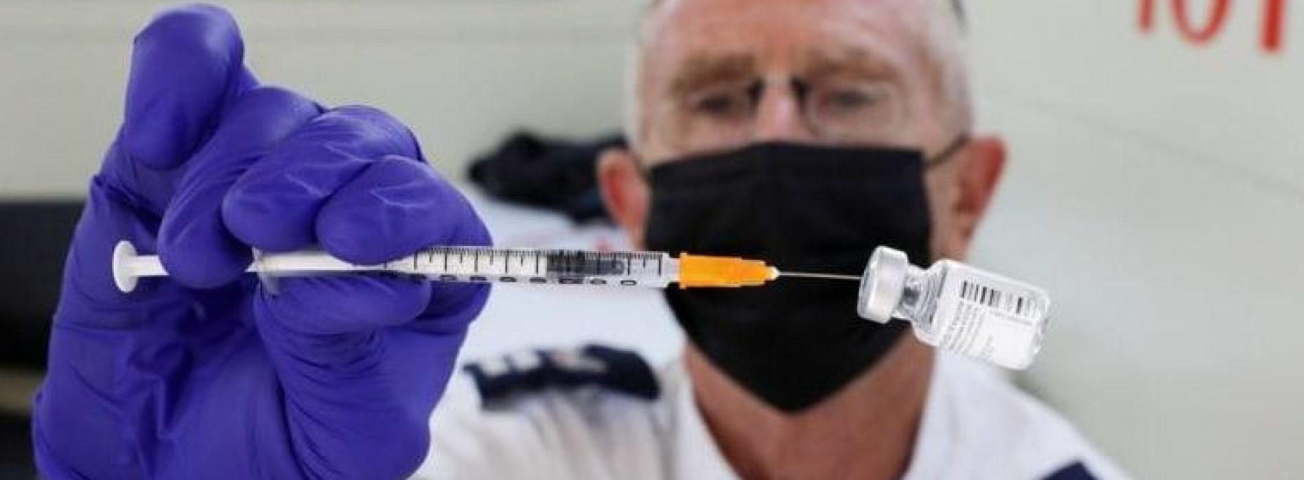 Israël wordt eerste land ter wereld dat 3e COVID-shot pusht voor al gevaccineerden