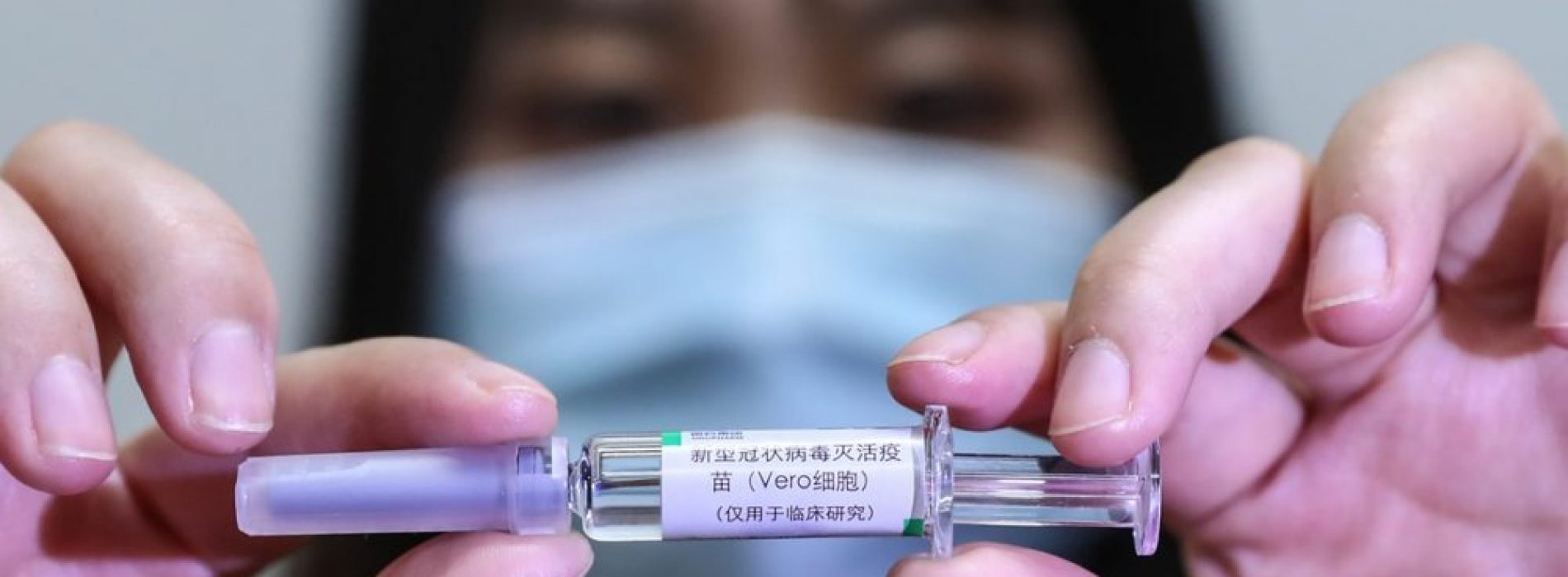 COVID-prik kan leiden tot VERNIETIGENDE gevolgen op lange termijn, waarschuwt Nobelprijswinnaar viroloog