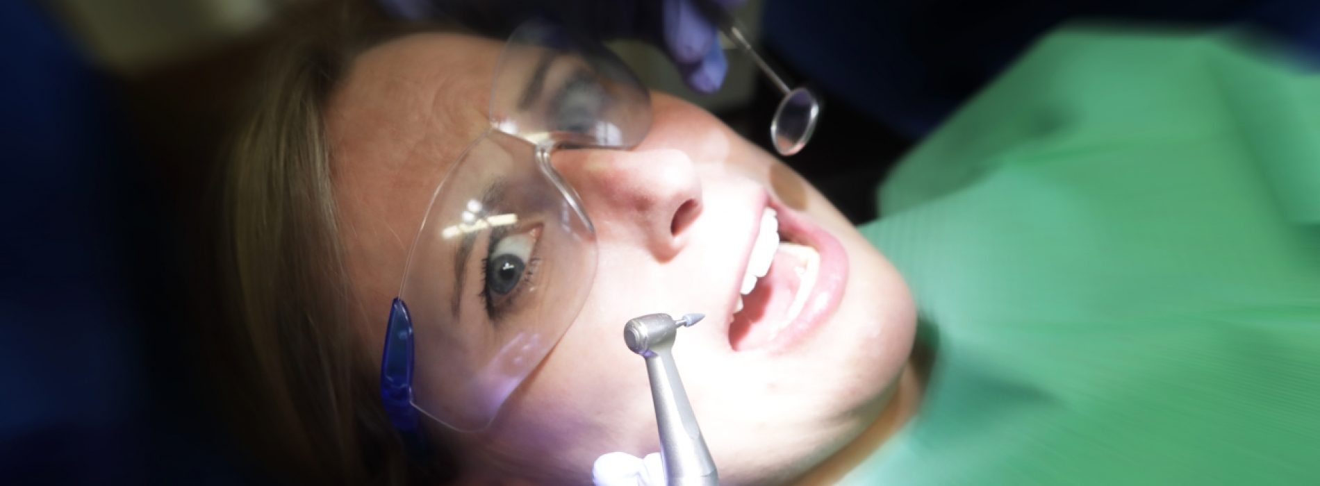GLOEDNIEUW ONDERZOEK vindt dat mensen met tandvleesaandoeningen een verhoogd risico hebben op psychische aandoeningen