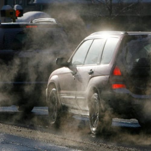 Onderzoek toont aan dat blootstelling aan huishoudelijke schoonmaakmiddelen even schadelijk kan zijn als uitlaatgassen van auto's