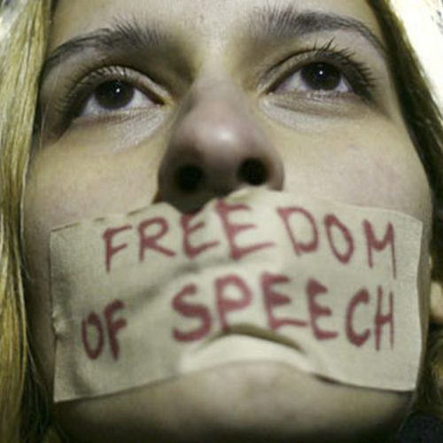 Regeringen schrappen de vrijheid van meningsuiting voor de medische professie