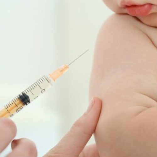 Ondanks bekende nadelen voegt CDC Covid mRNA injectie toe aan het kinderprogramma