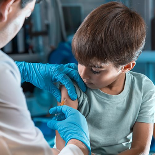 Big Pharma heeft een vies trucje achter de hand als het gaat om kindervaccins