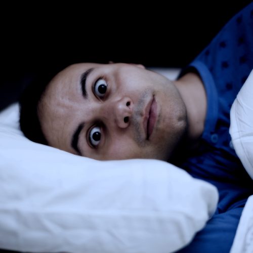 NIEUW onderzoek onthult hoe slapeloosheid en korte slaap de gezondheid van uw hersenen beïnvloeden