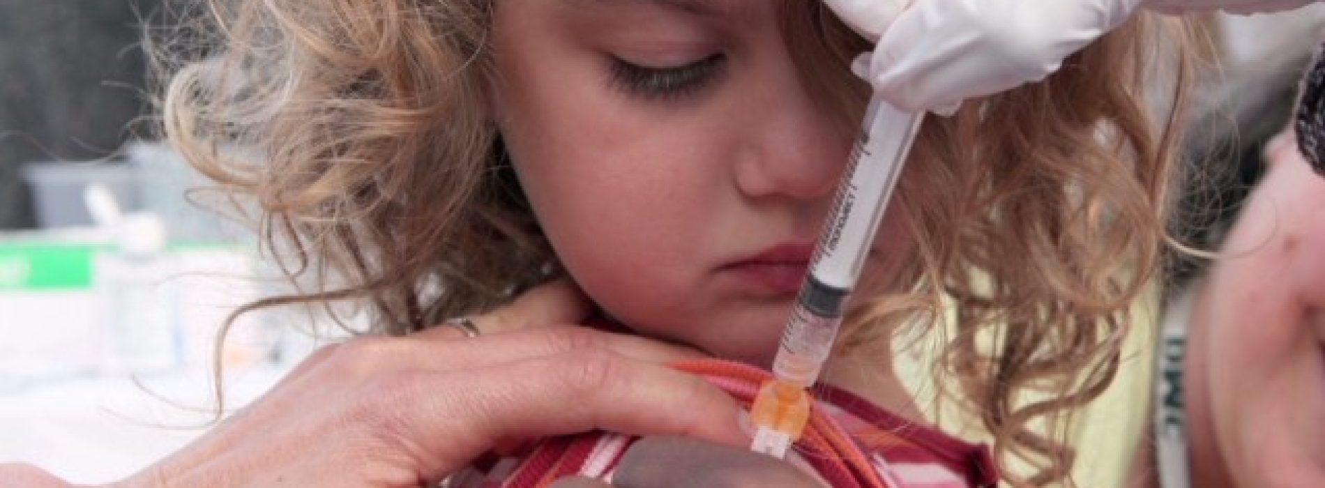 Uit onderzoeksgegevens blijkt dat gevaccineerde kinderen tot drie keer langer uitscheiden dan niet-gevaccineerde kinderen